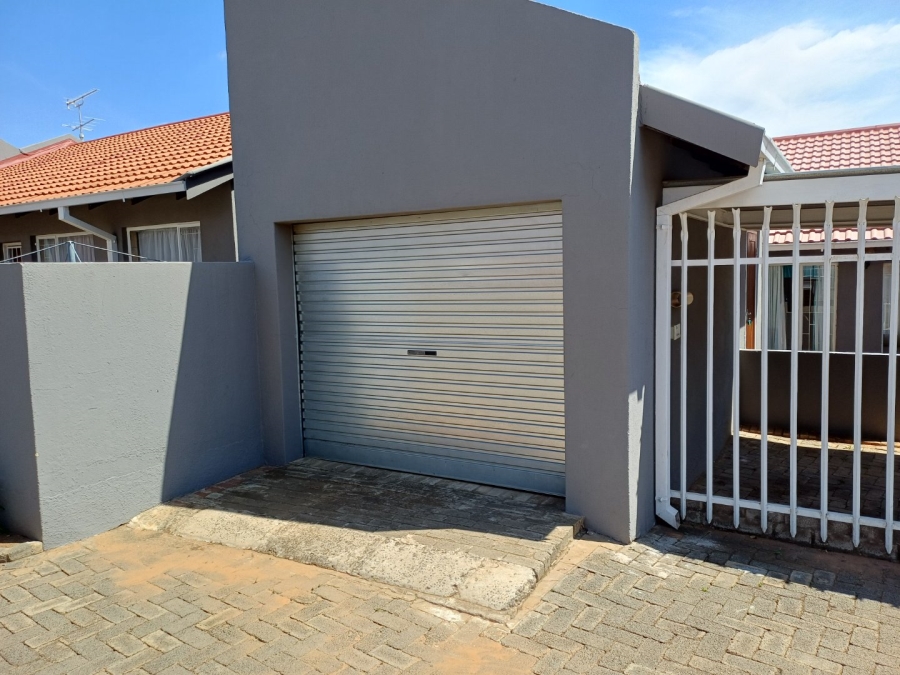 3 Bedroom Property for Sale in Langenhovenpark Free State